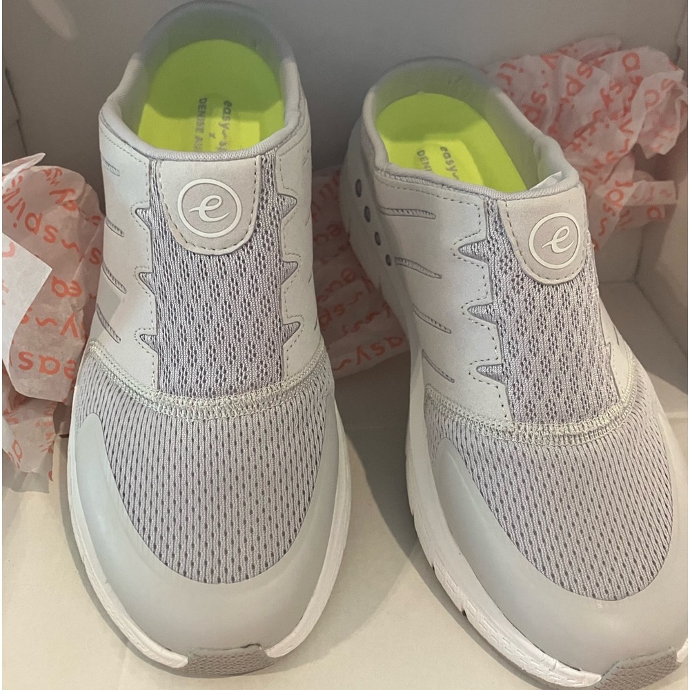 New 8/12 Chiara2 shoe .Runs large. I am a 8 in Weitzman. Now $20